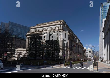 Vista della sede della banca giapponese a Tokyo. Il 19 marzo 2024, la Banca del Giappone ha annunciato le sue politiche fiscali per il nuovo anno fiscale 2024 presso la loro sede a Tokyo, in Giappone. Foto Stock