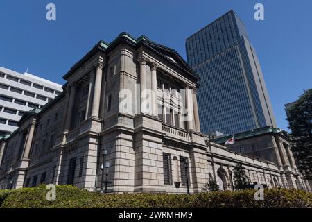 Tokyo, Giappone. 13 marzo 2024. Vista della sede della banca giapponese a Tokyo. Il 19 marzo 2024, la Banca del Giappone ha annunciato le sue politiche fiscali per il nuovo anno fiscale 2024 presso la loro sede a Tokyo, in Giappone. (Foto di Stanislav Kogiku/SOPA Images/Sipa USA) credito: SIPA USA/Alamy Live News Foto Stock