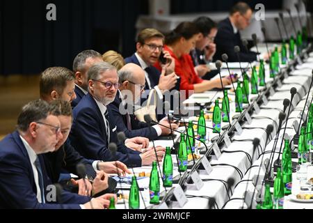 Jablonec nad Nisou, Repubblica Ceca. 13 marzo 2024. (L-R) Ministro delle finanze Zbynek Stanjura, Ministro dello sviluppo regionale Ivan Bartos, Ministro dell'interno Vit Rakusan, primo Ministro Petr fiala, Ministro della salute Vlastimil Valek e Ministro del traffico Martin Kupka durante la riunione del gabinetto ceco a Jablonec nad Nisou, regione di Liberec, Repubblica Ceca, 13 marzo 2024. Crediti: Radek Petrasek/CTK Photo/Alamy Live News Foto Stock