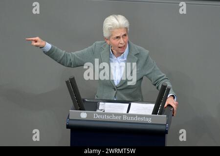 Marie-Agnes Strack-Zimmermann in der 156. Sitzung des Deutschen Bundestages im Reichstagsgebäude. Berlino, 13.03.2024 Foto Stock