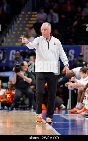 13 marzo 2024: Mike Young, capo allenatore di Virginia Tech Hokies, durante una partita del torneo di pallacanestro maschile ACC tra i Virginia Tech Hokies e i Florida State Seminoles alla Capital One Arena di Washington, DC Justin Cooper/CSM Foto Stock