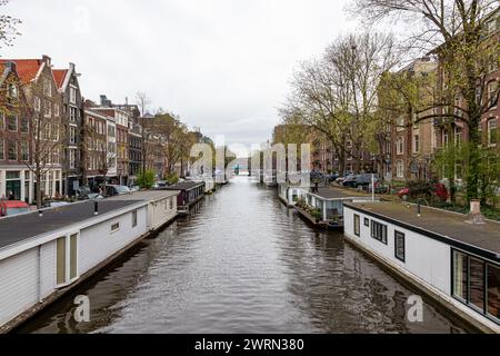 13 aprile 2022 Amsterdam Paesi Bassi. Bellissimo paesaggio. Architettura della città. Foto Stock