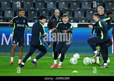 Istanbul, Turchia. 13 marzo 2024. Dennis Eckert Ayensa dell'Unione, nella foto, durante una sessione di allenamento della squadra di calcio belga Royale Union Saint Gilloise, mercoledì 13 marzo 2024 a Istanbul, Turchia. La squadra si sta preparando per la partita di domani contro la turca Fenerbahce SK, la tappa di ritorno della finale 1/8 della UEFA Conference League. BELGA PHOTO VIRGINIE LEFOUR credito: Belga News Agency/Alamy Live News Foto Stock