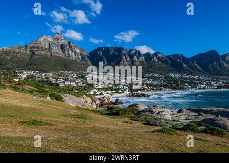 Spiaggia di sabbia fine sotto i dodici Apostoli, Camps Bay, città del Capo, Sud Africa, Africa Copyright: MichaelxRunkel 1184-10012 Foto Stock