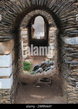 El municipio de Mértola, en Portugal, el paso por él del Río Guadiana, y algunos de los monumentos que se sitúan en sus orillas Foto Stock