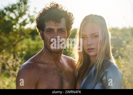 Bandidos Alfonso Dosal ed Ester Exposito Foto Stock