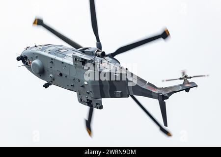 Radom, Polonia - 25 agosto 2023: Elicottero da trasporto Merlin della Marina polacca Leonardo AgustaWestland AW101. Aviazione e velivoli a rotazione militari. Foto Stock