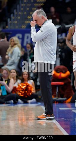 13 marzo 2024: Mike Young, capo allenatore di Virginia Tech Hokies, durante una partita del torneo di pallacanestro maschile ACC tra i Virginia Tech Hokies e i Florida State Seminoles alla Capital One Arena di Washington, DC Justin Cooper/CSM (immagine di credito: © Justin Cooper/Cal Sport Media) Foto Stock