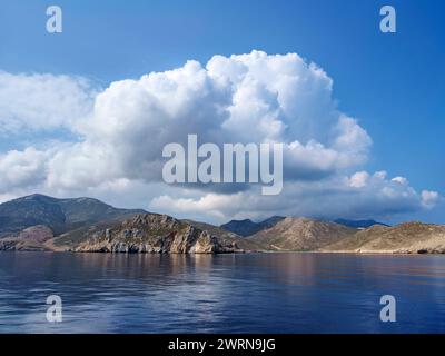 Costa dell'isola di Tilos, Dodecaneso, Isole greche, Grecia, Europa Copyright: KarolxKozlowski 1245-2962 Foto Stock