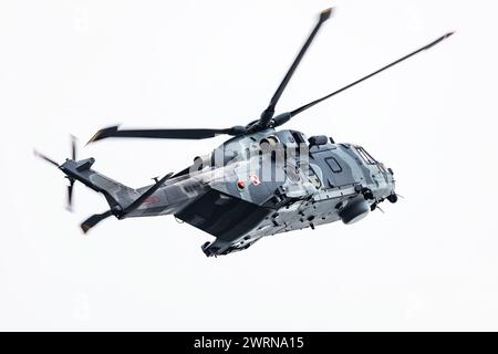 Radom, Polonia - 25 agosto 2023: Elicottero da trasporto Merlin della Marina polacca Leonardo AgustaWestland AW101. Aviazione e velivoli a rotazione militari. Foto Stock