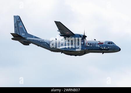 Radom, Polonia - 26 agosto 2023: Aereo da trasporto dell'aeronautica militare polacca Airbus CASA C295. Aerei aeronautici e militari. Foto Stock