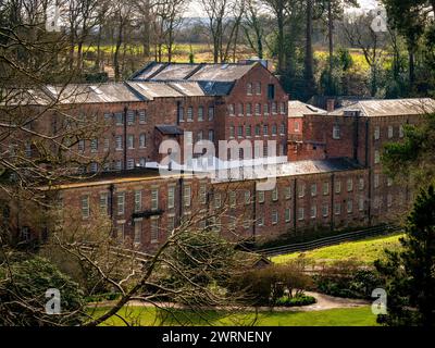 Quarry Bank Mill visto dal giardino recintato. Wilmslow, Cheshire. REGNO UNITO Foto Stock