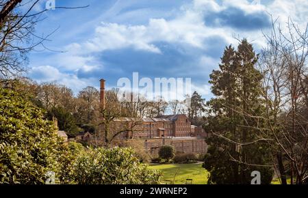 Quarry Bank Mill visto dal giardino recintato. Wilmslow, Cheshire. REGNO UNITO Foto Stock