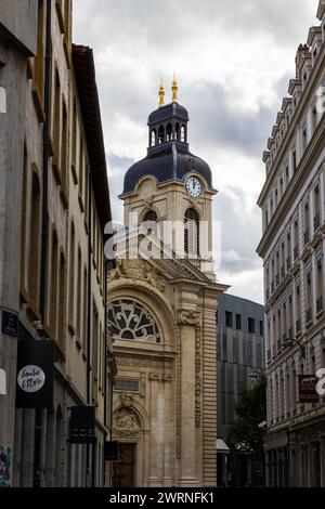 Facciata del Grand-Hôtel Dieu depuis la Place de l'Hopital à Lyon Foto Stock