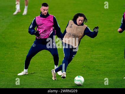 Kian Fitz-Jim e Branco van den Boomen (a sinistra) dell'AJAX durante una sessione di allenamento a Villa Park, Birmingham. Data foto: Mercoledì 13 marzo 2024. Foto Stock