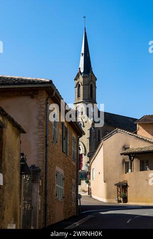 Église Saint-Martin, au cœur du Village de Vergisson, en Bourgogne, près de Mâcon Foto Stock