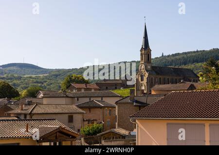 Église Saint-Martin, au cœur du Village de Vergisson, en Bourgogne, près de Mâcon Foto Stock