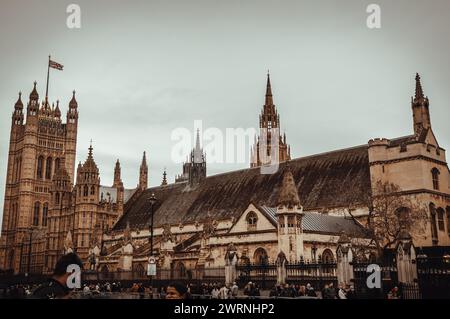 Londra, Regno Unito - 25 dicembre 2023 - il Palazzo di Westminster è il luogo di incontro della camera dei comuni e della camera dei lord, le due case del Parli Foto Stock