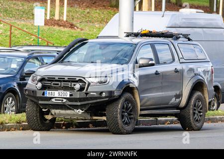 OSTRAVA, REPUBBLICA CECA - 19 DICEMBRE 2023: Prelievo Ford Ranger Raptor parcheggiato in strada a Ostrava Foto Stock