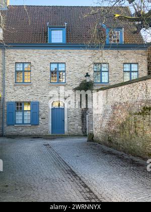 Splendido canale e case tradizionali nella città vecchia di Bruges, Bruges, Belgio. Foto di alta qualità Foto Stock