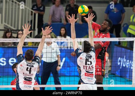 Trento, Italia. 13 marzo 2024. Spike di Marlon Yant di cucine Lube Civitanova durante la partita tra ITAS Trentino Volley e cucine Lube Civitanova, semifinale di CEV Men Volley Champions League 2023/2024 al T Quotidiano Arena il 13 marzo 2024, Trento, Italia. Credito: Agenzia fotografica indipendente/Alamy Live News Foto Stock