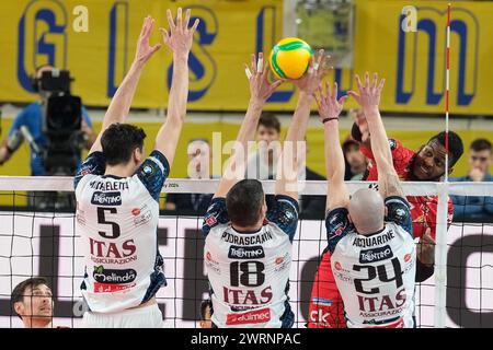 Trento, Italia. 13 marzo 2024. Marlon Yant di cucine Lube Civitanova durante la partita tra ITAS Trentino Volley e cucine Lube Civitanova, semifinale della CEV Men Volley Champions League 2023/2024 al T Quotidiano Arena il 13 marzo 2024, Trento, Italia. Credito: Agenzia fotografica indipendente/Alamy Live News Foto Stock