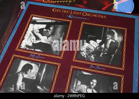 Viersen, Germania - 1 marzo. 2024: Primo piano dell'album di successo ELO in vinile Discovery del 1979 (focus sul centro) Foto Stock