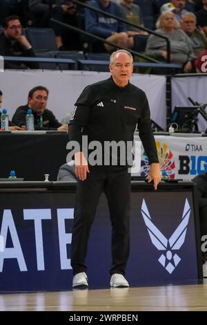 Minneapolis, Minnesota, Stati Uniti. 13 marzo 2024. STEVE PIKIELL, allenatore dei Rutgers Scarlet Knights, durante una partita tra Maryland e Rutgers durante il Torneo di pallacanestro maschile TIAA Big10 2024 al Target Center di Minneapolis il 13 marzo 2024. (Immagine di credito: © Steven Garcia/ZUMA Press Wire) SOLO PER USO EDITORIALE! Non per USO commerciale! Foto Stock