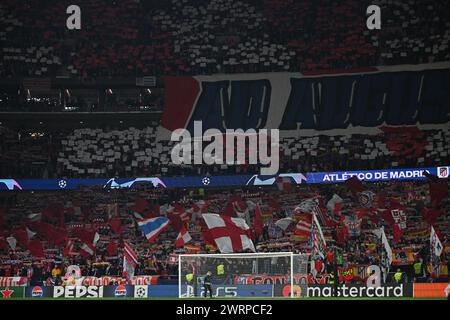 Madrid, Spagna, 13/03/2024, tifosi del Club Atletico De Madrid durante la partita di UEFA Champions League tra l'Inter FC Internazionale e il Club Atletico De Madrid, il 13 marzo 2024, allo stadio Cívitas Metropolitano di Madrid, Spagna crediti: Tiziano Ballabio Foto Stock