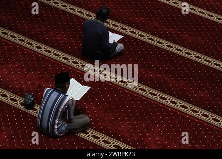 Atmosfera da moschea Istiqlal, Giacarta, Indonesia Foto Stock