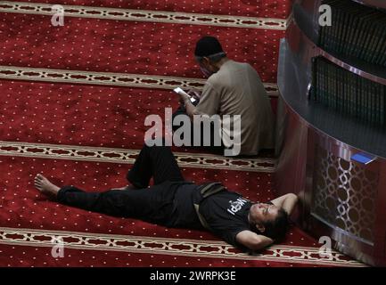 Atmosfera da moschea Istiqlal, Giacarta, Indonesia Foto Stock