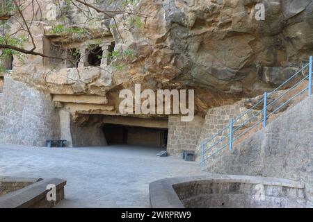 Esterno delle grotte di Ajanta & Ellora situato nel distretto Aurangabad dello stato del Maharashtra, India. Maharashtra India, sito patrimonio dell'umanità dell'UNESCO. Foto Stock