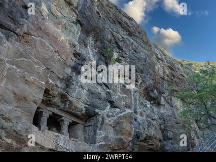 Esterno delle grotte di Ajanta & Ellora situato nel distretto Aurangabad dello stato del Maharashtra, India. Maharashtra India, sito patrimonio dell'umanità dell'UNESCO. Foto Stock