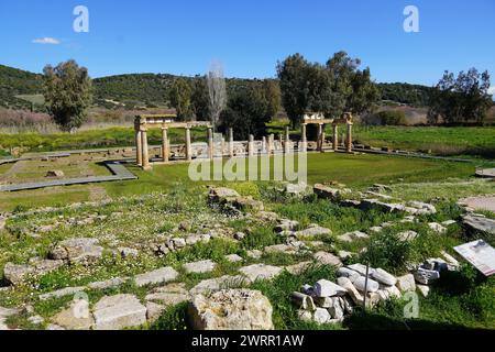 L'antico santuario di Artemide. Colonne della galleria o stoa e rovine del tempio, a Brauron o Vravrona, Attica, Grecia Foto Stock