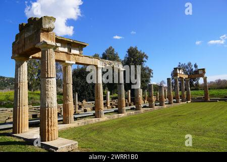 L'antico santuario di Artemide. Colonne della galleria o stoa prima del tempio, a Brauron o Vravrona, Attica, Grecia Foto Stock