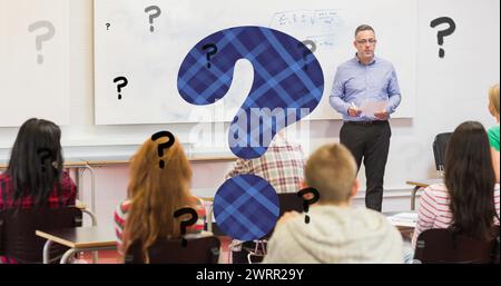 Immagine di punti interrogativi su diversi studenti in classe Foto Stock