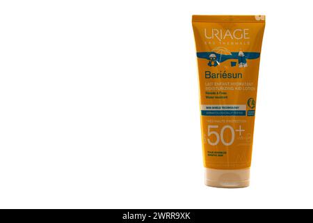 Parigi, Francia - 30 maggio 2023: Uriage Bariesun Moisturuzing Kid Lotion SPF50+ Foto Stock