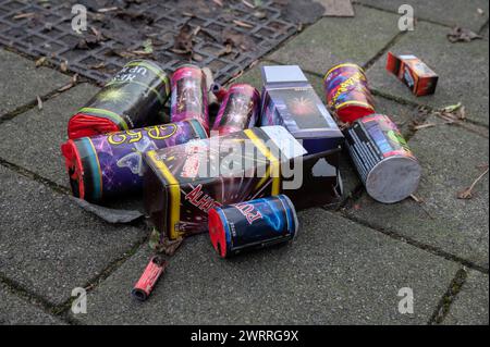 Vista ad angolo basso dai fuochi d'artificio di Amsterdam Paesi Bassi 1-1-2023 Foto Stock