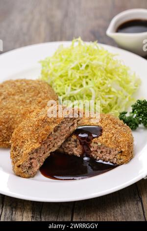 Menchikatsu (cotoletta di carne macinata) fatto in casa, cibo occidentale giapponese Foto Stock