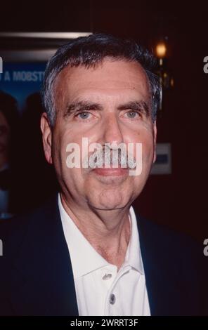 **FOTO FILE** Gerald Levin è morto. Gerald M. Levin partecipa alla prima di "Mickey Blue Eyes" al Ziegfeld Theatre di New York l'11 agosto 1999. Foto di Henry McGee/MediaPunch Foto Stock