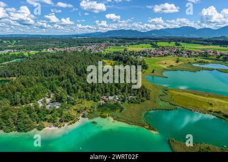 Vista dell'idilliaco paesaggio dell'Osterseen, splendidi laghi a sud di Seeshaupt nell'Oberland bavarese Foto Stock
