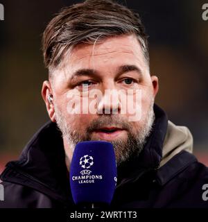 DORTMUND , GERMANIA - 13 MARZO: Theo Janssen guarda durante la partita di UEFA Champions League 2023/24 tra Borussia Dortmund e PSV Eindhoven a Signal Foto Stock