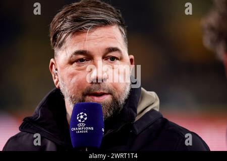 DORTMUND , GERMANIA - 13 MARZO: Theo Janssen guarda durante la partita di UEFA Champions League 2023/24 tra Borussia Dortmund e PSV Eindhoven a Signal Foto Stock