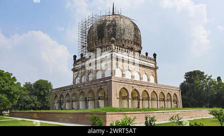 Mausoleo del sultano Muhammad Qutub Shah, nel campus delle Tombe Qutub Shahi, Hyderabad, Telangana, India. Foto Stock