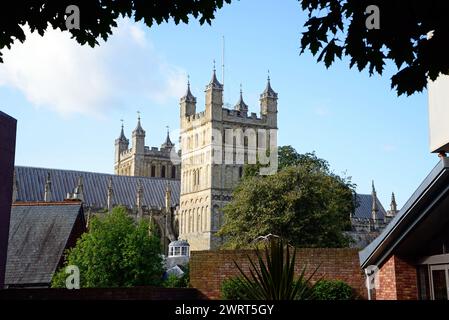 Vista delle torri della cattedrale (Chiesa cattedrale di San Pietro nell'Essex), Exeter, Devon, Regno Unito, Europa. Foto Stock