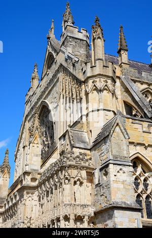 Vista della cima della cattedrale (chiesa cattedrale di San Pietro nell'Essex), Exeter, Devon, Regno Unito, Europa. Foto Stock
