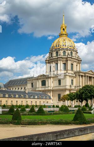 Hotel des Invalides, famoso monumento con la tomba di Napoleone sotto la cupola dorata di Parigi, Francia Foto Stock