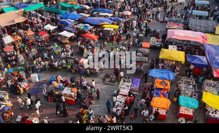 Vista del mercato locale di Hyderabad da Charminar, Hyderabad, Telangana, India. Foto Stock