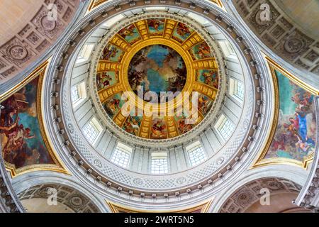 Dipinti a soffitto all'interno della cupola; interni dell'Hotel des Invalides a Parigi; Francia Foto Stock