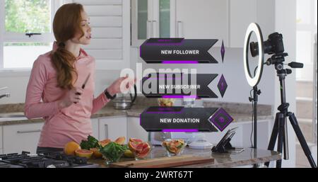 Immagine dell'interfaccia digitale e dell'elaborazione dei dati su una donna caucasica che registra il vlog alimentare Foto Stock